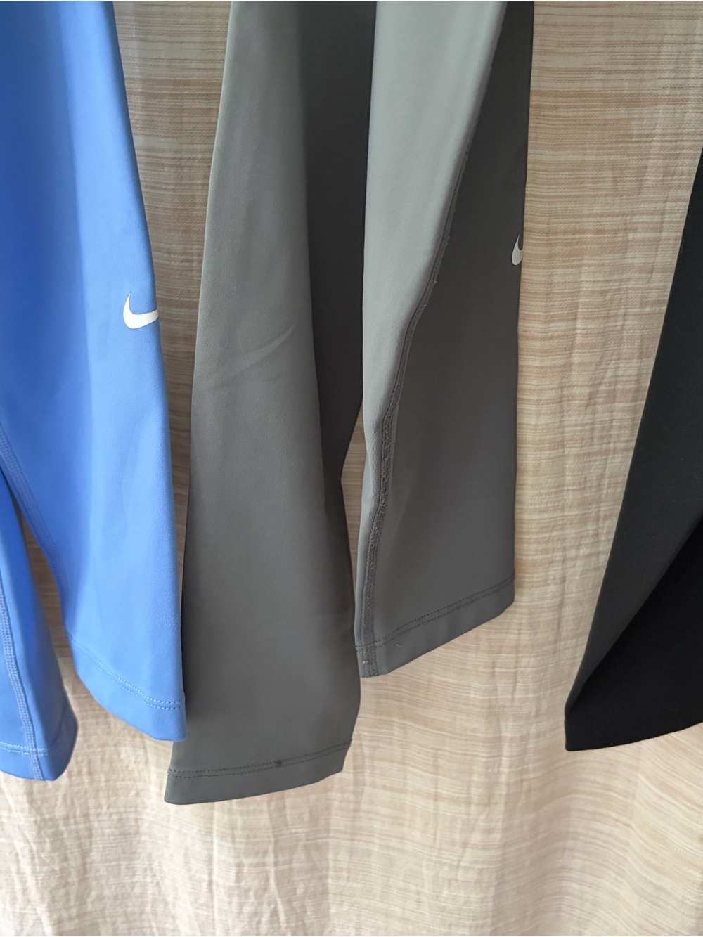 Nike One Dri-FIT Leggings in Light Gray and Black Print - Picture 2 of 4